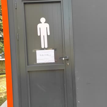 ABB - Ankara Büyükşehir Belediyesi Doğukent Koşu Yolunda Tuvalet Bir Aydır Arızalı Yazıyor Ve Kapalı