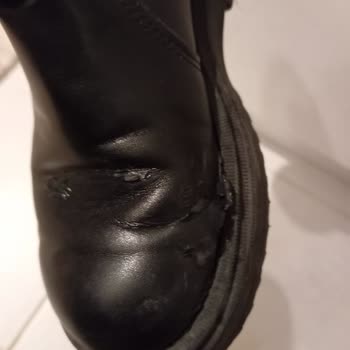 Zara Da Kızıma Aldığım Botlar Bir Ay İçinde Soyuldu Ve Yırtıldı