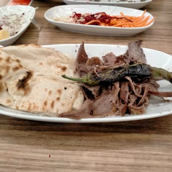 Peçenek Döner Aşırı Tuzlu Döner Ve İlgisiz Servis Deneyimi