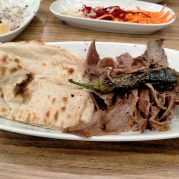 Peçenek Döner Aşırı Tuzlu Döner Ve İlgisiz Servis Deneyimi