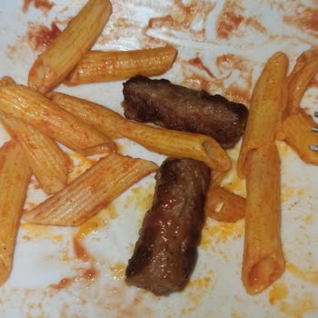 Emin Et Ürünlerinden Çıkan Kemik Parçası