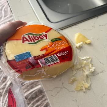 Alibey Süt Ürünleri Kaşar Peynir İçinden Bez Çıktı