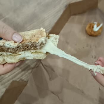 Domino's Dom Dom Burger