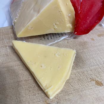 Gc Gıda Edam Marka Peynirin İçinde Kum Taneleri Var