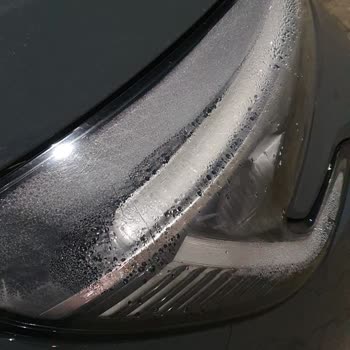 Renault Clio Oluşan Far Çatlakları