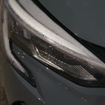 Renault Clio Oluşan Far Çatlakları