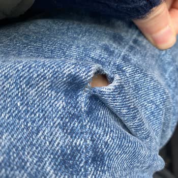 Mavi Denim Pantolon Yırtığı
