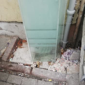 Sultangazi Belediyesi Bina Önü Kaldırım Sorunu!