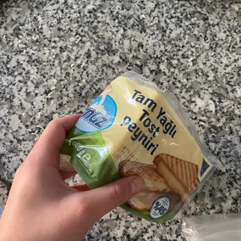 BİM Aknaz Tost Peynirinin İçindeki Plastik