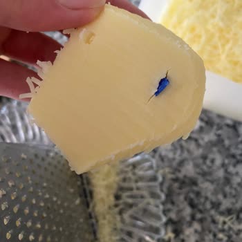 BİM Aknaz Tost Peynirinin İçindeki Plastik