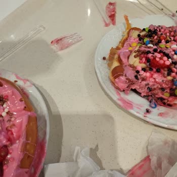 Süper Bubble Waffle Kaba Personel Davranışları