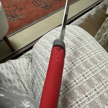 Karaca Züccaciye Plastik Soyuluyor Ve Elimize Yapışıyor