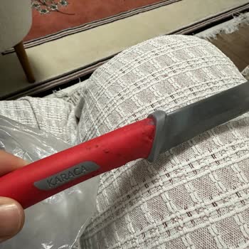Karaca Züccaciye Plastik Soyuluyor Ve Elimize Yapışıyor
