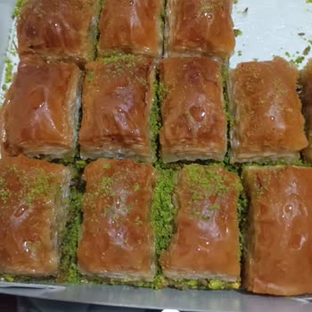 Kervan Pastaneleri Baklava Geçmiş Fırında Yanmış Resmen