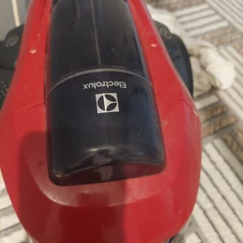 Electrolux Süpürgemizin Bir Parçası Düşmüş