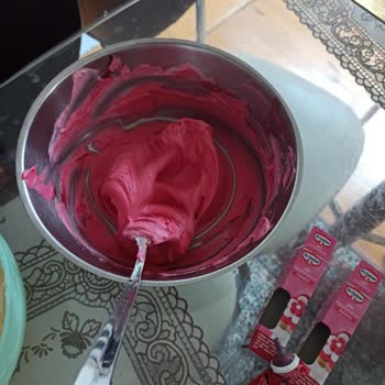 Dr. Oetker Gıda Boyası Kırmızı Yerine Pembe Oldu