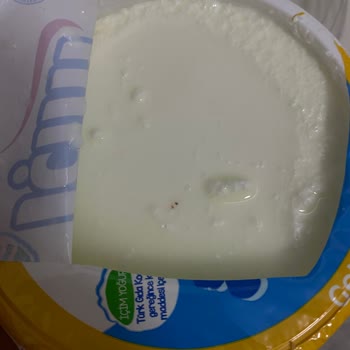 İçim Yoğurt İçinden Bir Şeyler Çıktı