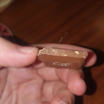 Nestle Damak Çikolatanın İçinden Saç Çıktı! Nestle Umursamadı!