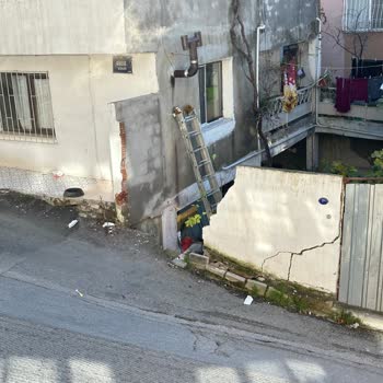 Akçansa Beton Mikseri Duvara Vurup Gitti