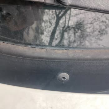 BMW Kronik Ön Cam Fitil Parçalanması