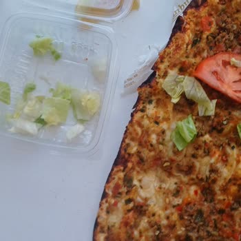 İstanbul İskender Lahmacun Yeşillik Yok Ve Yetersiz