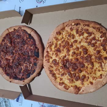 Pizza Hut Pizzalar Yanık Ve Çok Sert