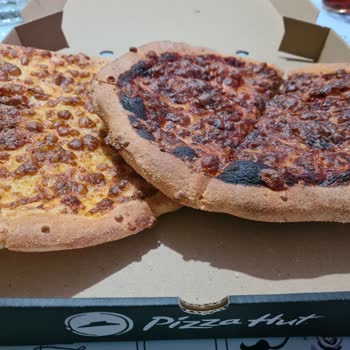 Pizza Hut Pizzalar Yanık Ve Çok Sert
