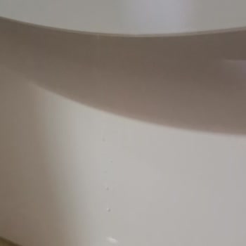 1 Haftalık Bosch Çamaşır Makinesi Kapağından Su Akıtıyor.