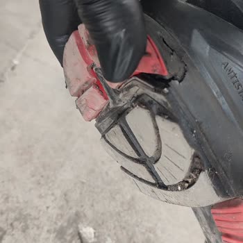 Uvex İş Ayakkabısı Topuk Yerlerinden Yırtıldı