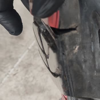 Uvex İş Ayakkabısı Topuk Yerlerinden Yırtıldı