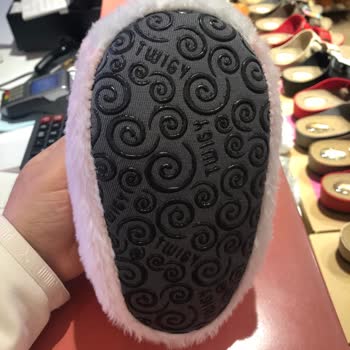 Twigy 2 Kez Giyilen Terlik Yırtıldı