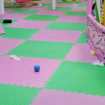 Joypark Sıfır Hijyen Ve Sohbetten Müşteriyi Görmeyen Çalışanlar