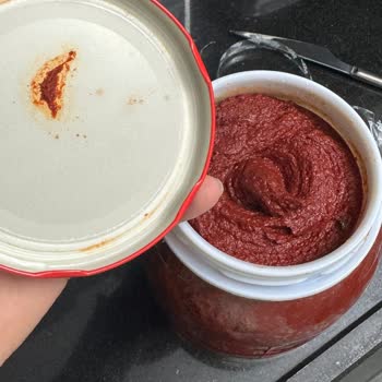 Mis Salça Salçanın İçinden Bir Şey Çıktı