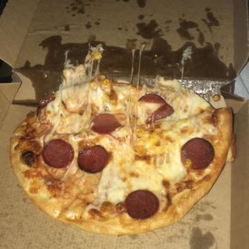 Pizza Hut Pizza Etiketi Açılmış Yarısı Yenmiş Xd