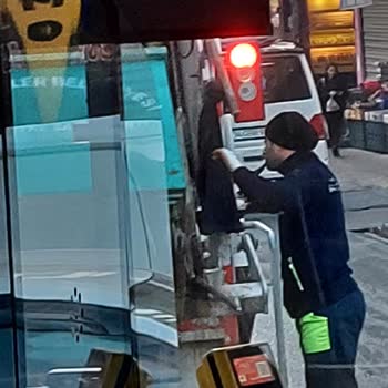 Bahçelievler Belediyesi Çöp Kamyonlarını İşçi Saatinde Çalıştırmayın