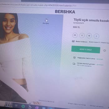 Bershka Ürün Etiketiyle Oynanması
