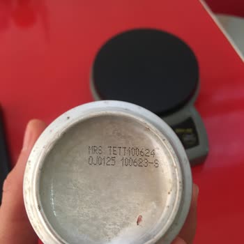 Coca-Cola 330ml Kutu Kolanın İçi Boş