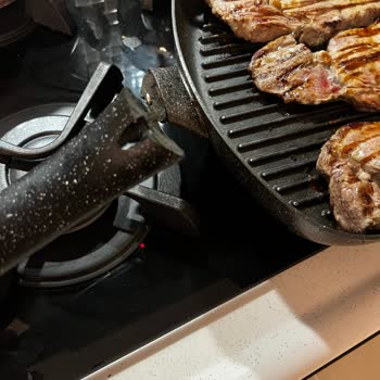 Korkmaz Döküm Tavanın Sapı Yemek Pişirirken Koptu