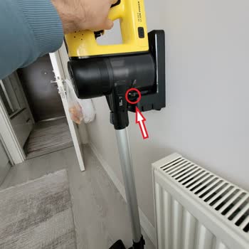 Karcher VC7 Dust Sensör İle Çöp Haznesi Arası Esneme Ve Boşluk Yaptı.