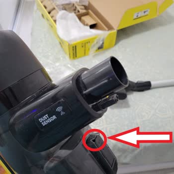 Karcher VC7 Dust Sensör İle Çöp Haznesi Arası Esneme Ve Boşluk Yaptı.