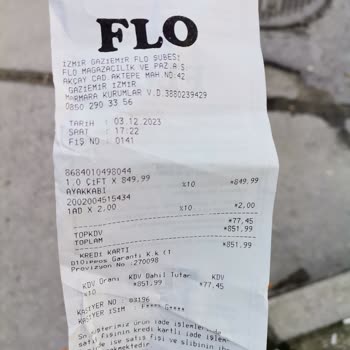 FLO Ayakkabı Ünlü Markanın Ayakkabısı Kullanımdan Sonra Sorun Yarattı, İade İşlemi Reddedildi