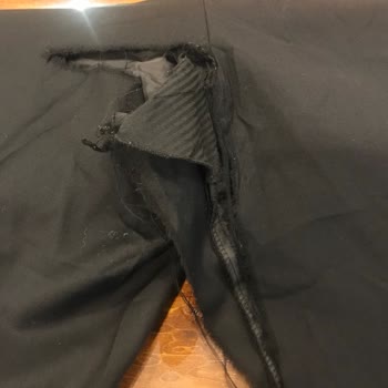 Sarar Takım Elbise Yırtılması