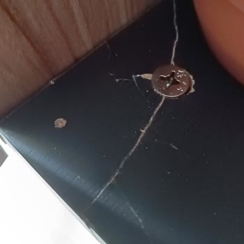 Vallens'i Home Televizyon Konsolunun Alt Tarafı Hasarlı Geldi