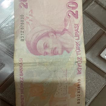 Yapı Kredi Bankası ATM Den Yırtık Banknot Verildi