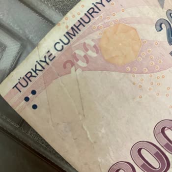 Yapı Kredi Bankası ATM Den Yırtık Banknot Verildi