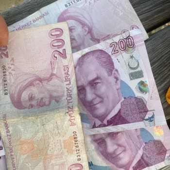 Yapı Kredi Bankası ATM Den Yırtık Banknot Verildi