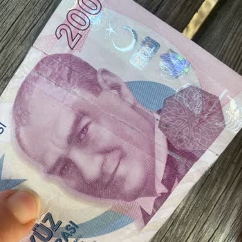 Yapı Kredi Bankası ATM Den Yırtık Banknot Verildi