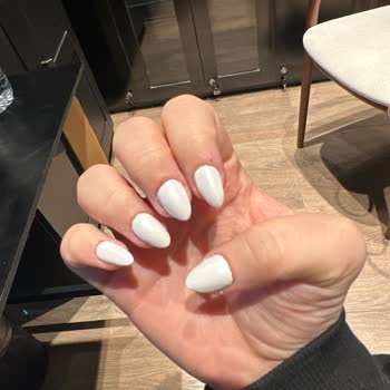 Emsal Doğan Güzellik ve Tırnak Merkezi Protez Tırnak Yamukluğu