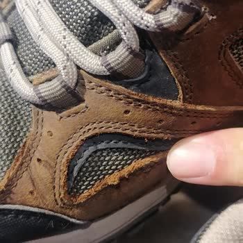 Skechers Marka Bot Yanlardan Patladı