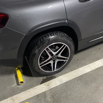 Mercedes-Benz Batı Oto Kozyatağı Servisinin Sağlam Lastiği Patlatıp Teslim Etmesi